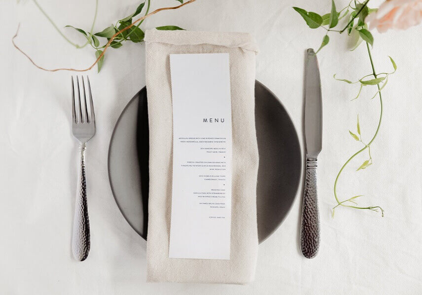 place-setting-at-a-restaurant-table